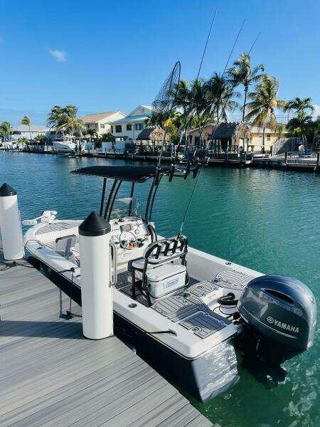 2022 Robalo 206 Cayman