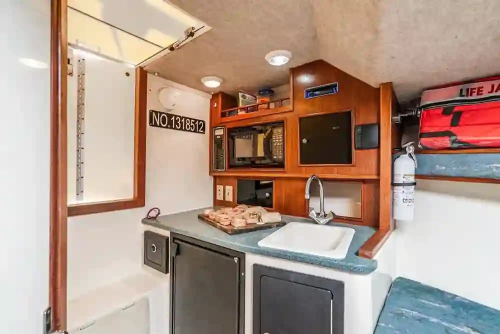 2005 Carolina Classic 28 Express Sold in San Diego, California Sport Fishing 5