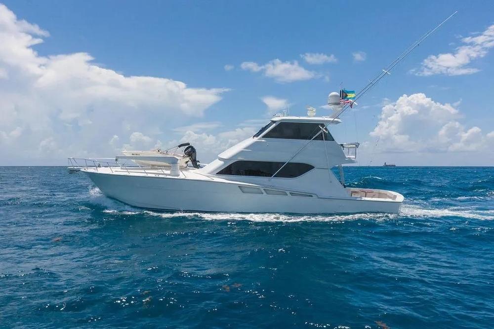 2005 Hatteras 60' Enclosed Bridge