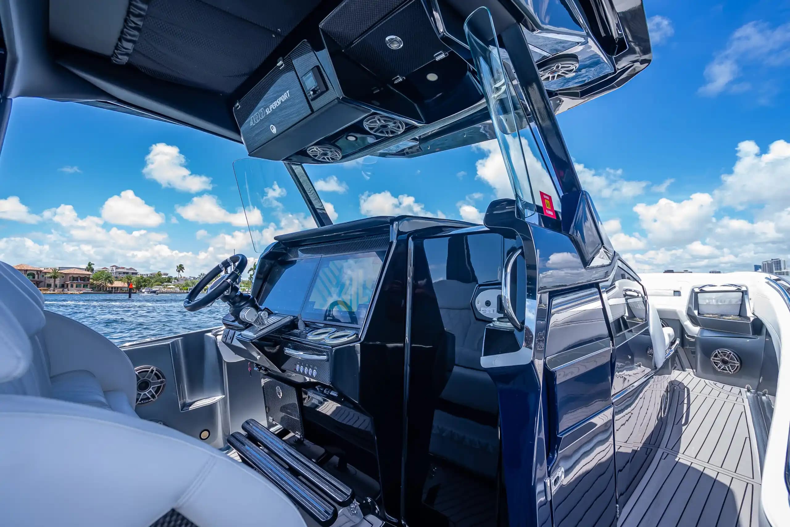 2024 Nor-Tech 400 Supersport Sold in Oakland Park, Florida Center Console 3