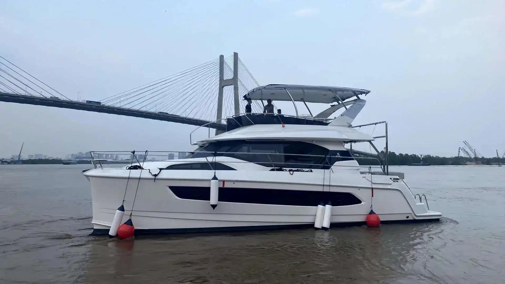 Aquila 44 Yacht For Sale