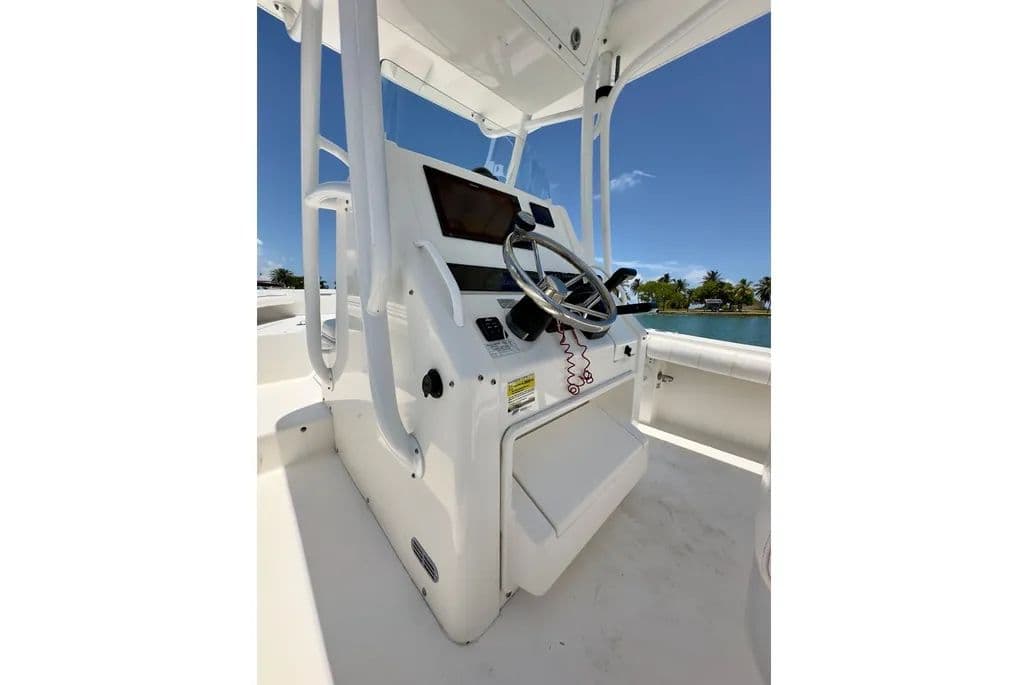 2013 Regulator 24FS for Sale in Miami, Florida Center Console 5