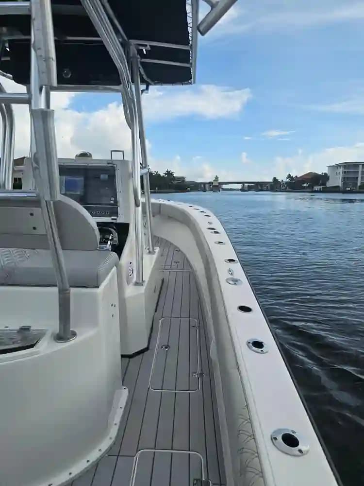 2006 Contender 27 for Sale in Boca Raton, Florida Center Console 2