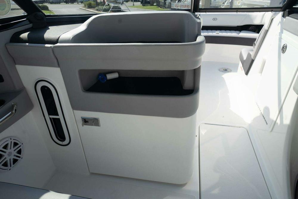 2024 Cobalt Boats 30SC Outboard