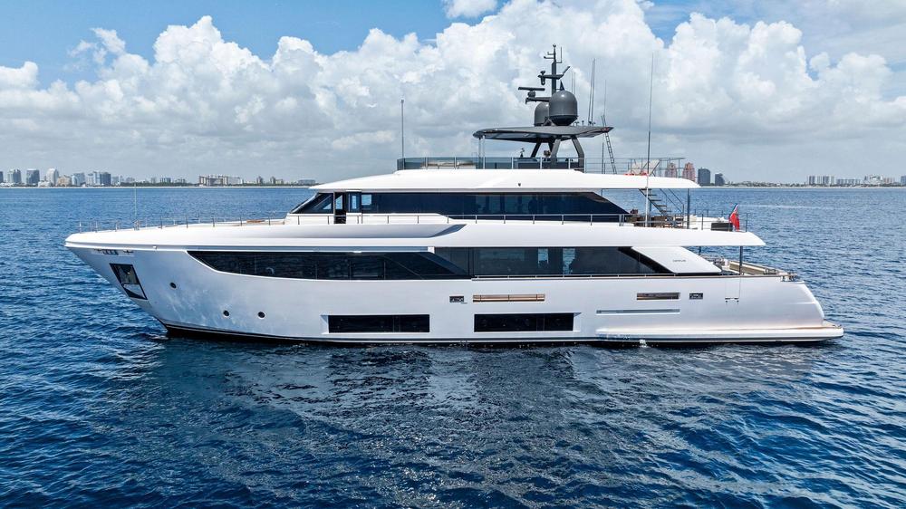 2024 Custom Line Navetta 33