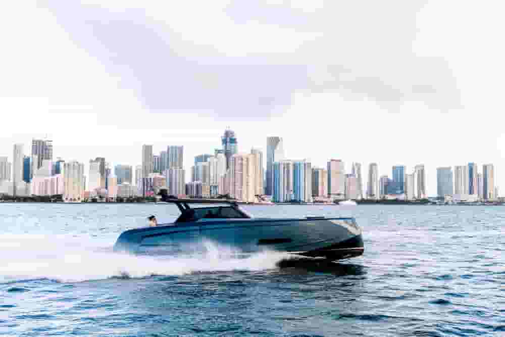 2026 Vanquish Yachts VQ45 Outboard