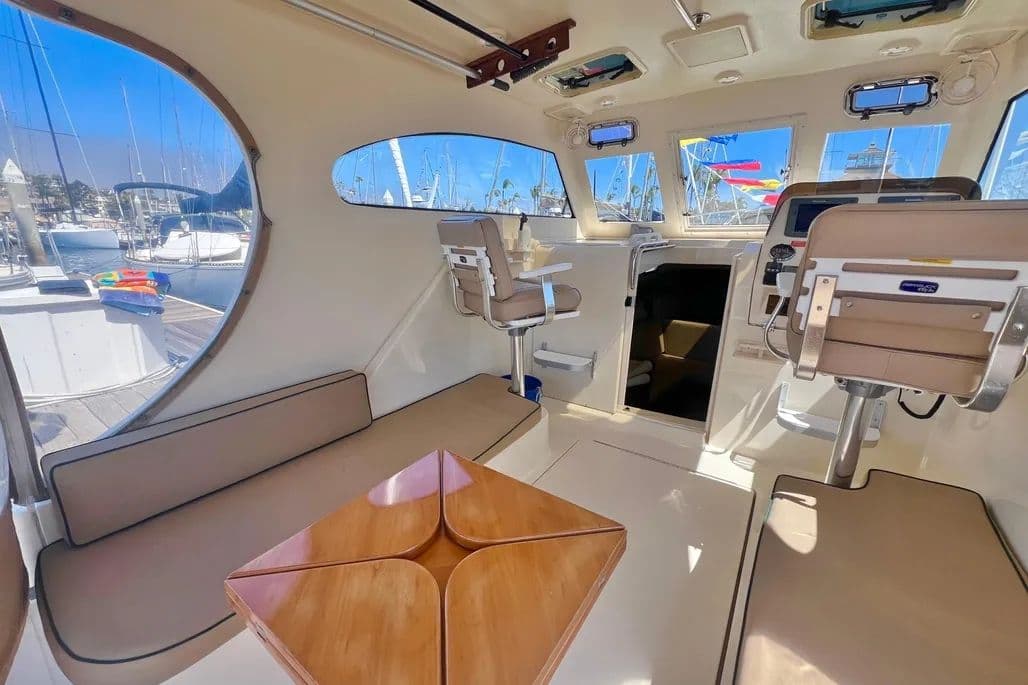 2006 Mainship Pilot 30 II Sedan for Sale in San Diego, California Express Cruiser 1