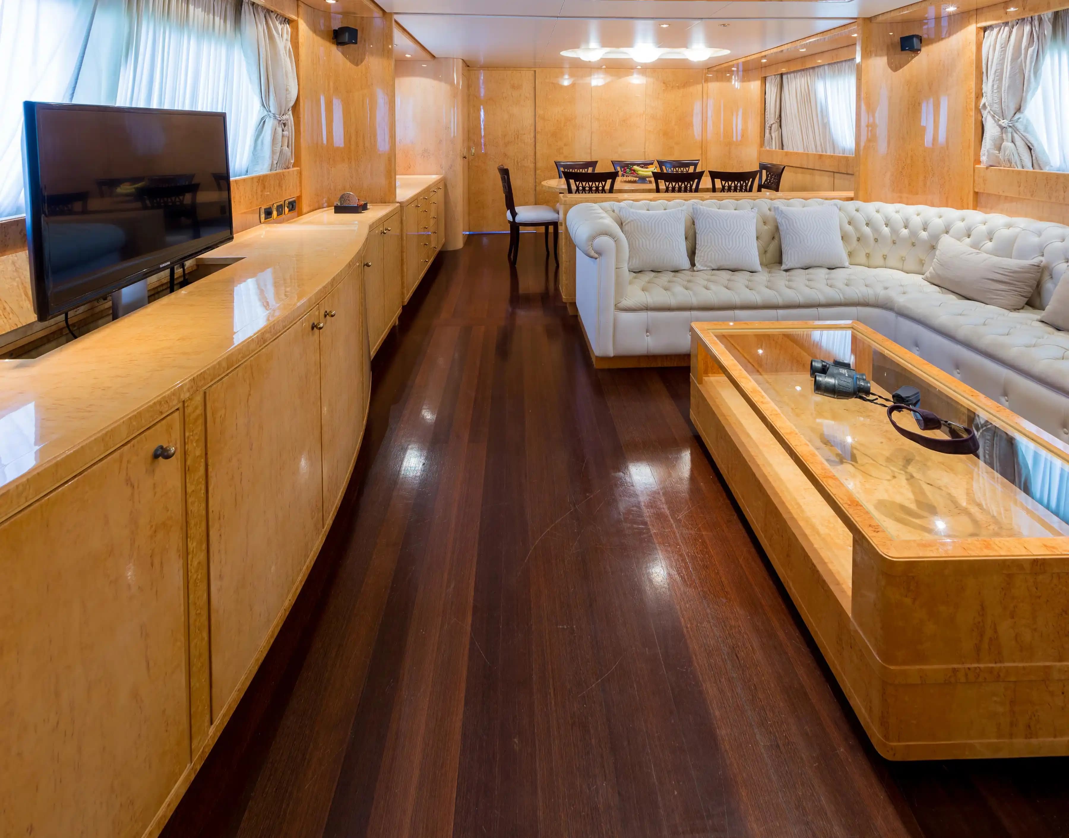 2004 Sanlorenzo SL82 Sold in Antibes, FR Flybridge 2