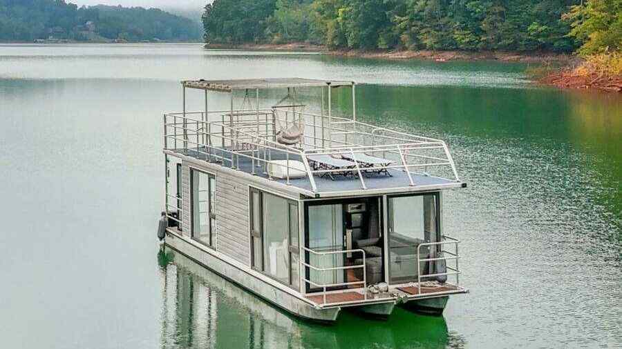 Yacht