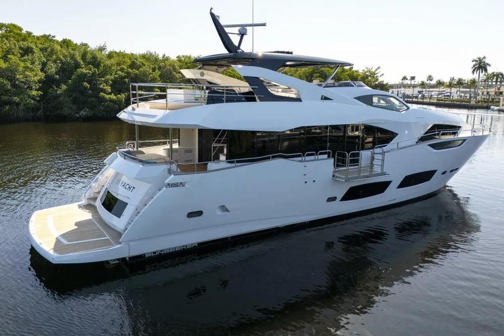 2026 Sunseeker 95 Yacht