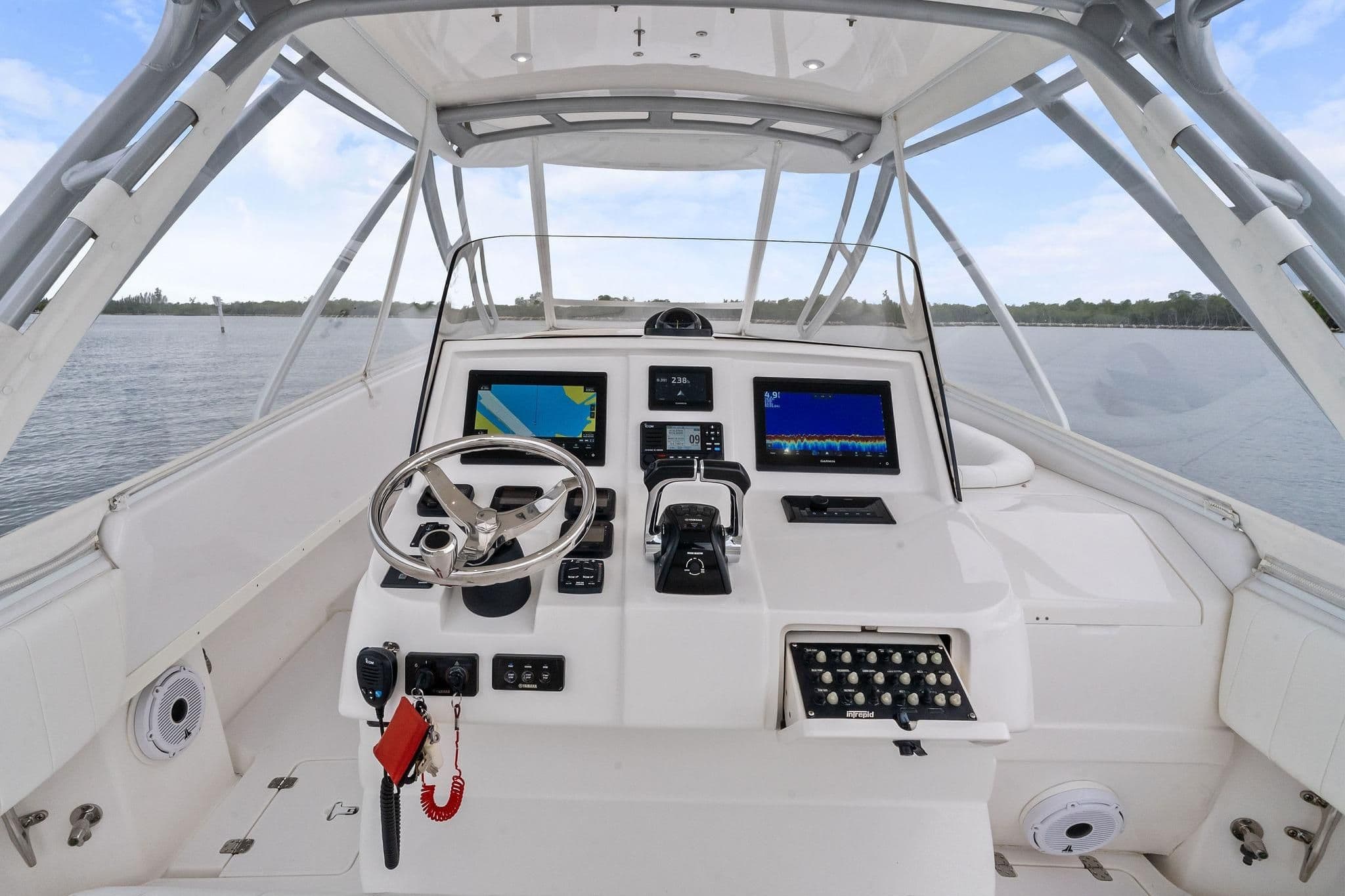 Intrepid Powerboats 370 Cuddy in vendita