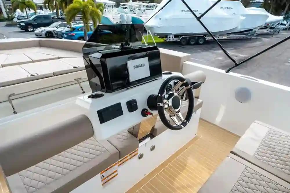 2025 De Antonio Yachts D28 Deck Sold in Miami, Florida Center Console 3