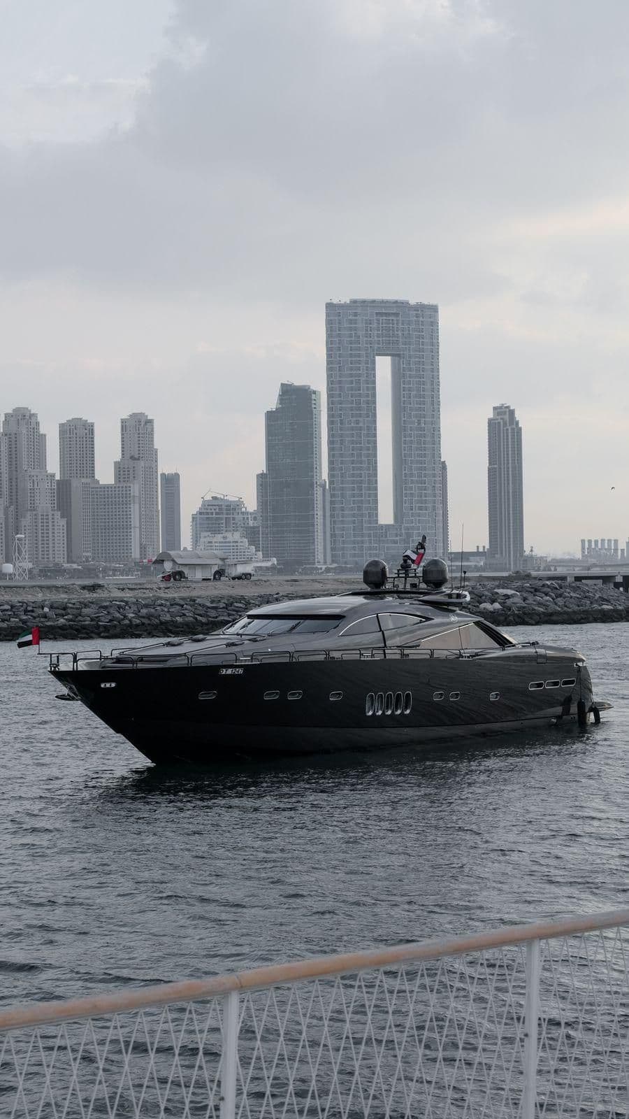 2004 Sunseeker Predator 95 te koop in Dubai, AE Motor Yacht 1