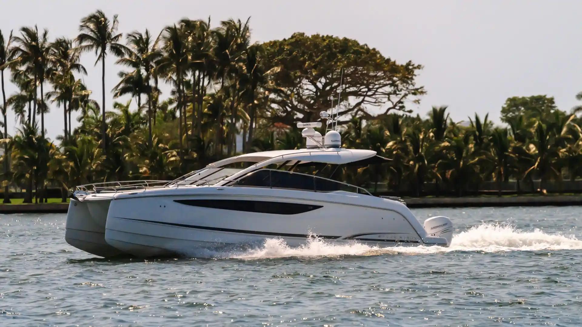 Four Winns TH36 For Sale