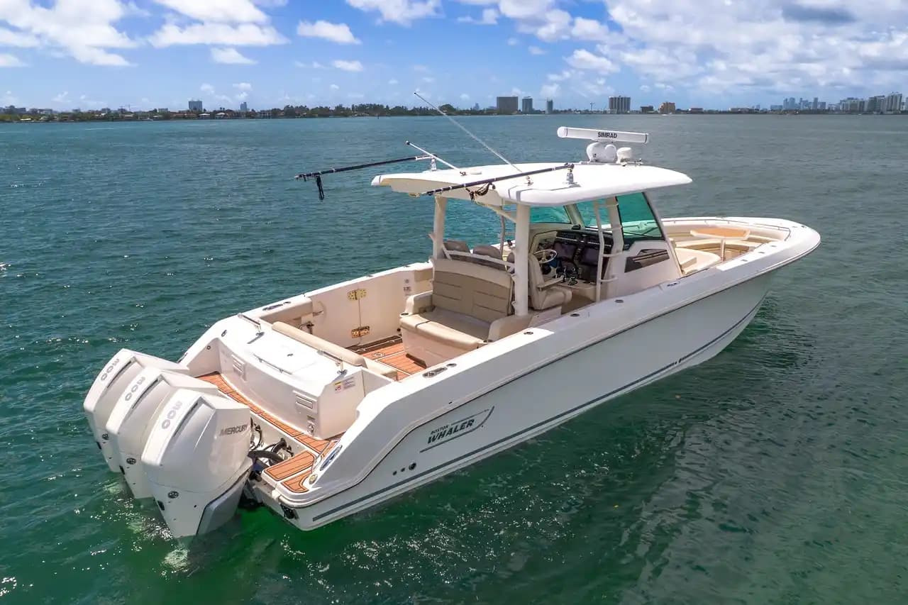 Boston Whaler 380 Outrage te koop