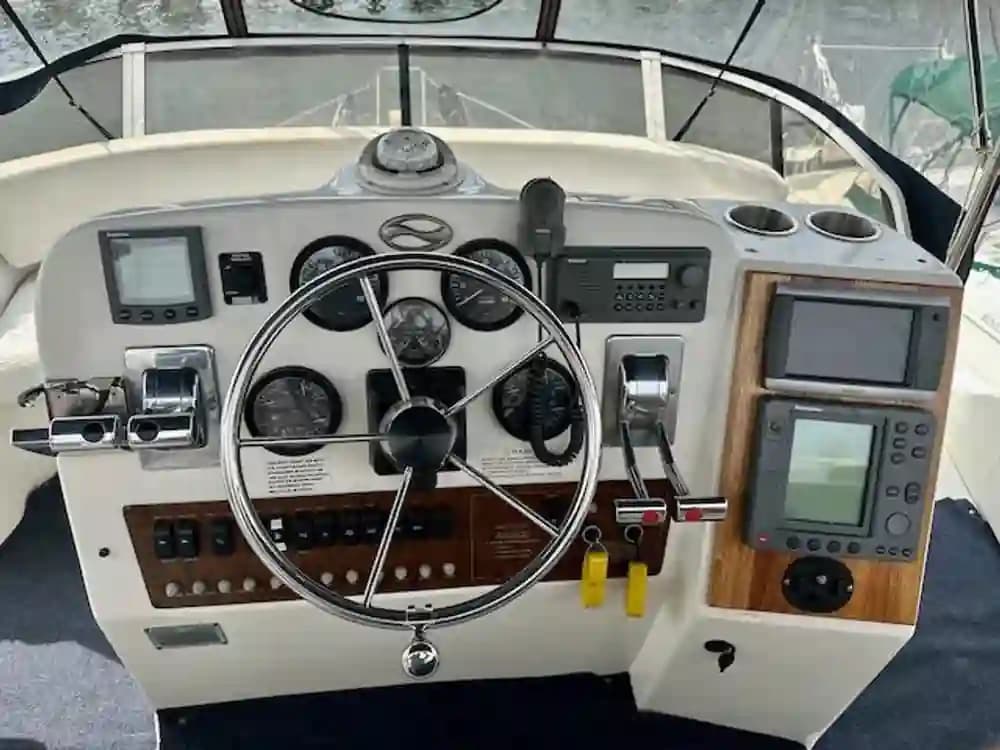 2000 Silverton 352 Motor Yacht for Sale in Boston, Massachusetts Motor Yacht 3