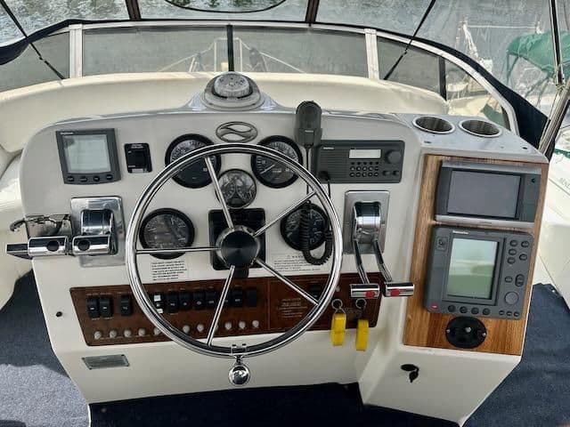 2000 Silverton 352 Motor Yacht for Sale in Boston, Massachusetts Motor Yacht 3