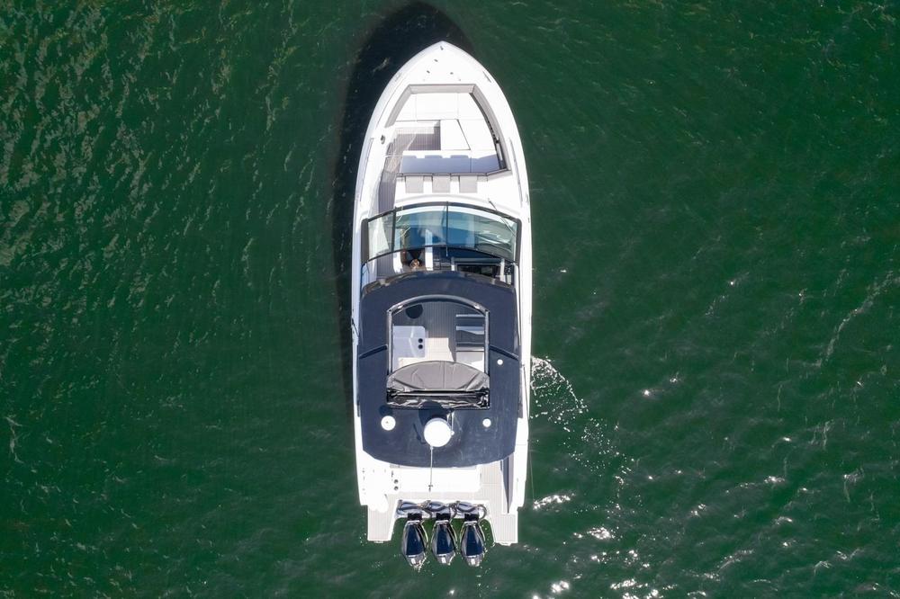 2021-cruisers-yachts-38-gls-power-9482237-20240725074139950-1_XLARGE.jpg