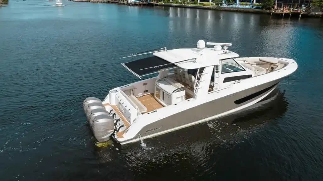 2017 Boston Whaler 420 Outrage Sold in Deerfield Beach, Florida Sport Fishing 5
