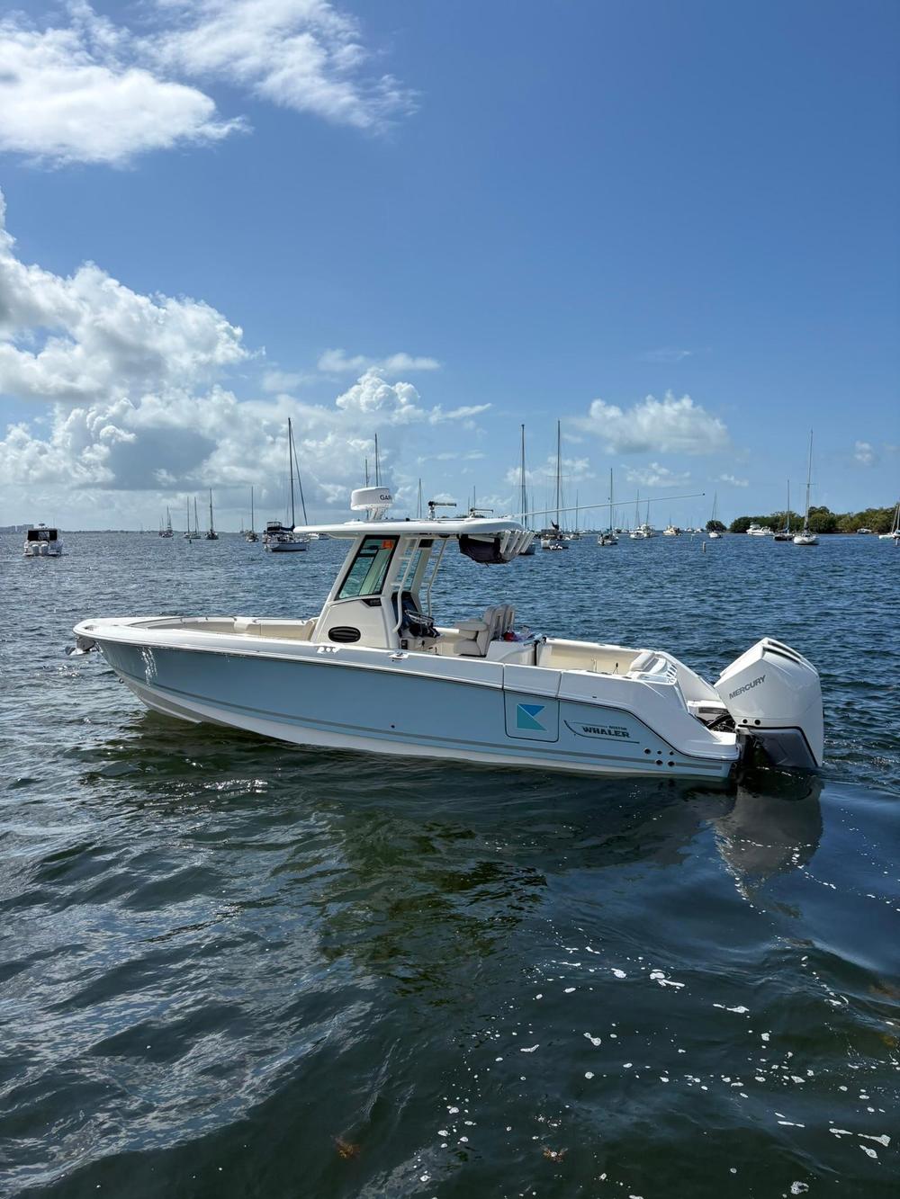 2023-boston-whaler-280-outrage-power-9785344-20250507110549738-1_XLARGE.jpg