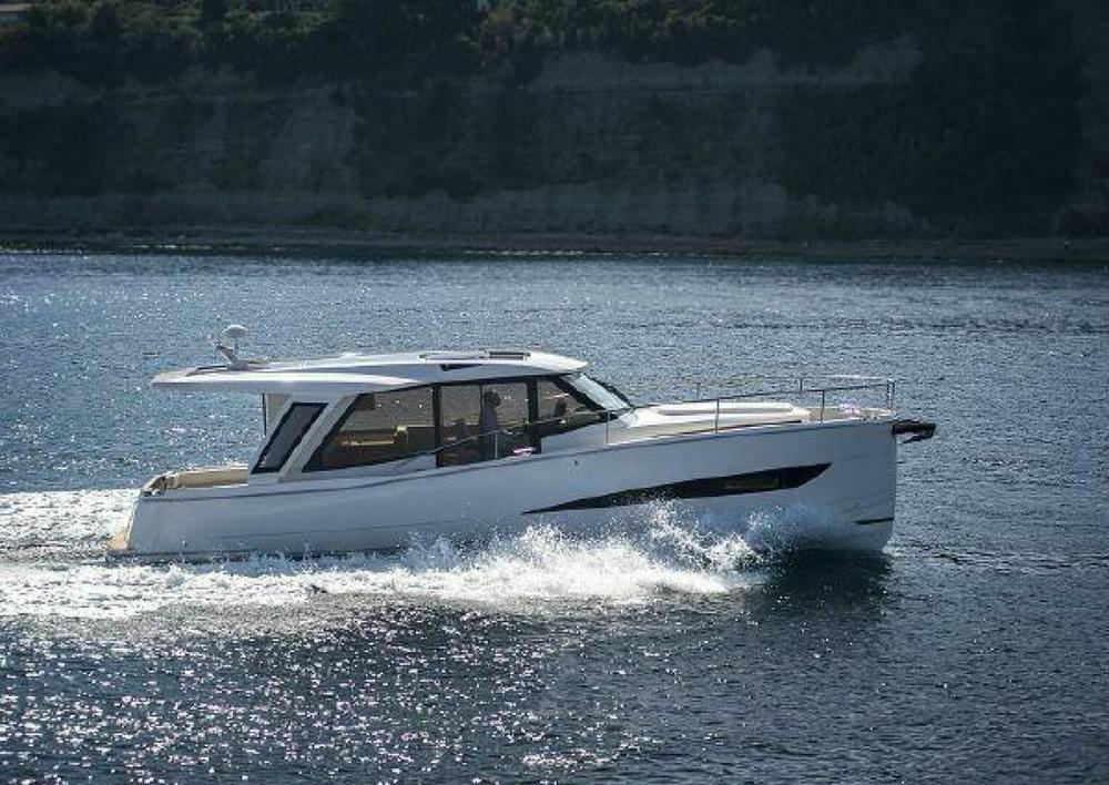 2025 Greenline Yachts 39