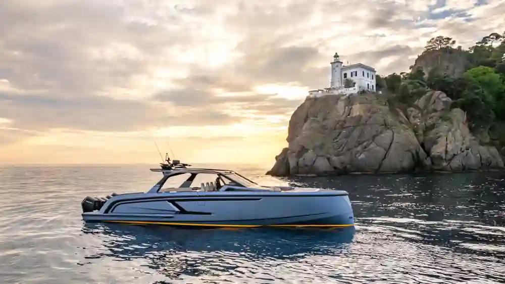 Vanquish Yachts VQ55 Sports Line Outboard For Sale