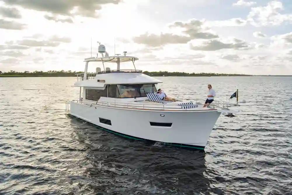 Summit Motoryachts 54 For Sale