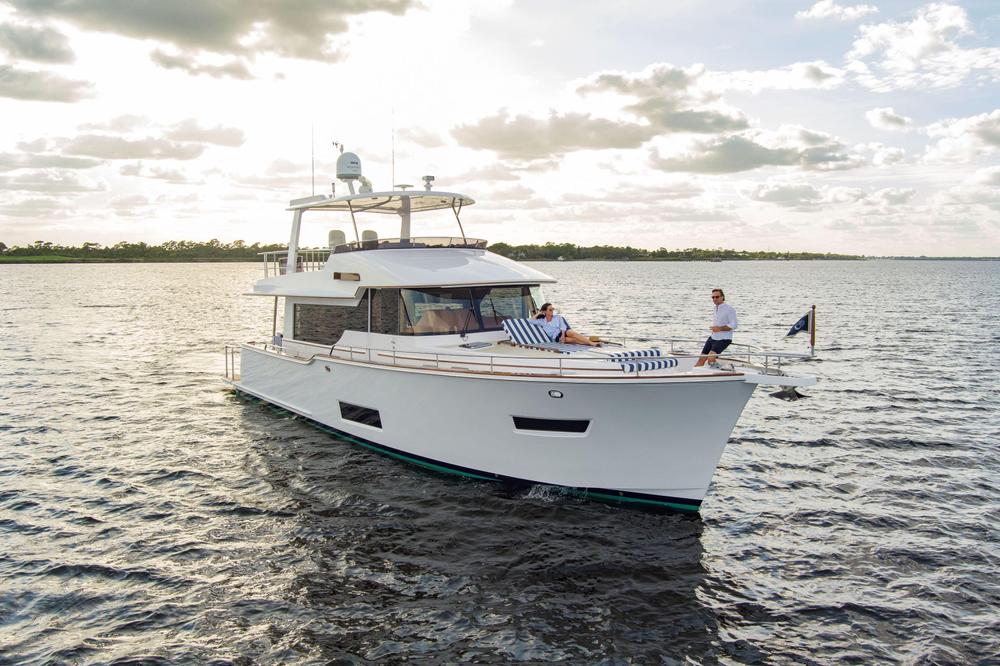 2026 Summit Motoryachts 54