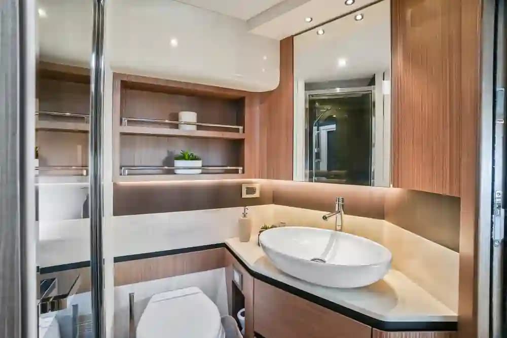2019 Absolute 50 FLY for Sale in Aventura, Florida Flybridge 3