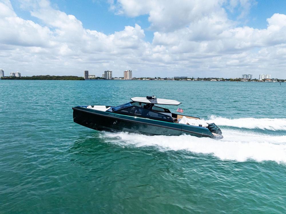 2023-wally-wallytender-43x-power-9761396-20250421153647674-1_XLARGE.jpg