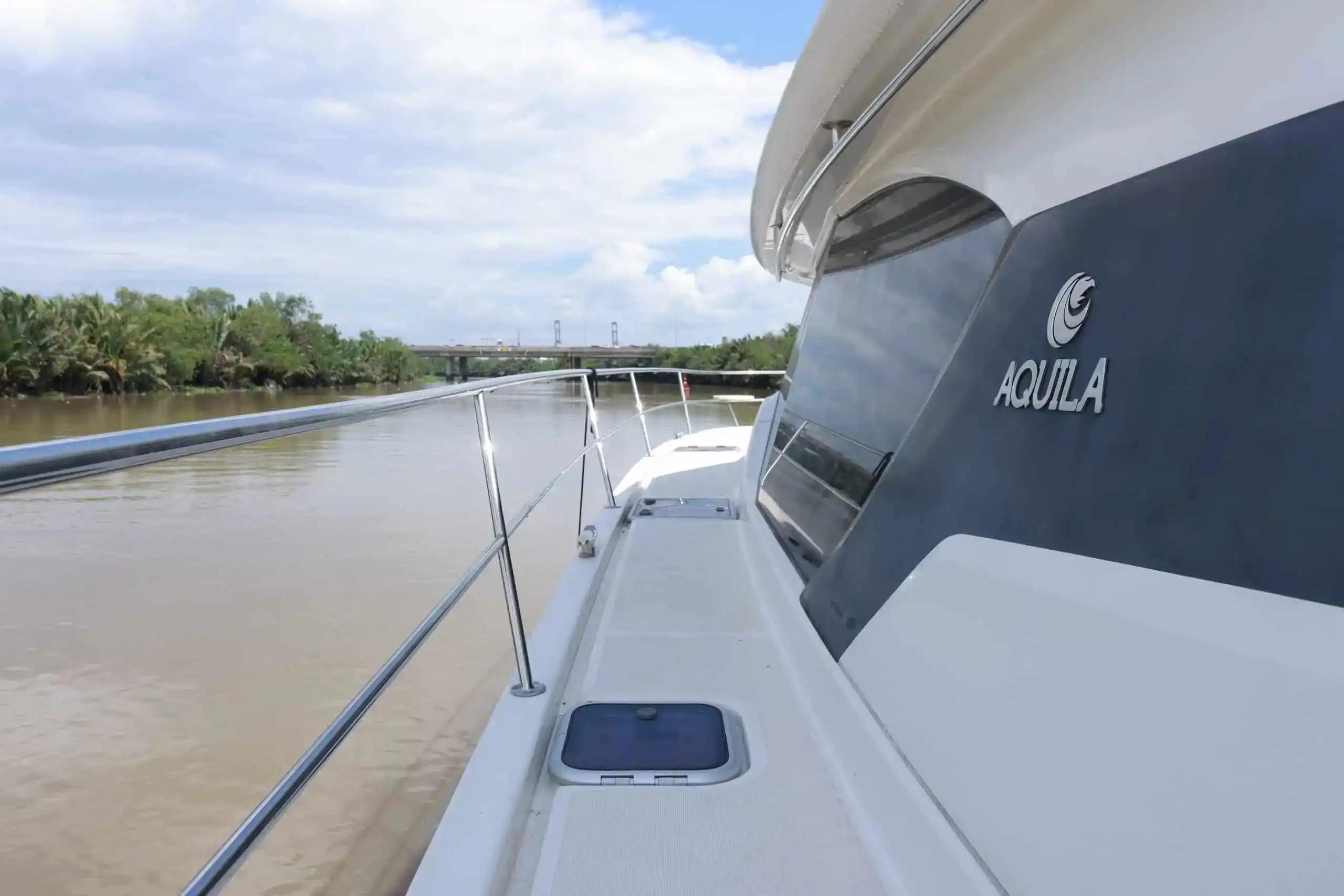 Aquila 44 Yacht For Sale