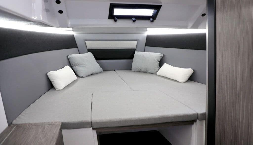 2025 Ranieri International Next 275 LX for Sale in Miami, Florida Center Console 2