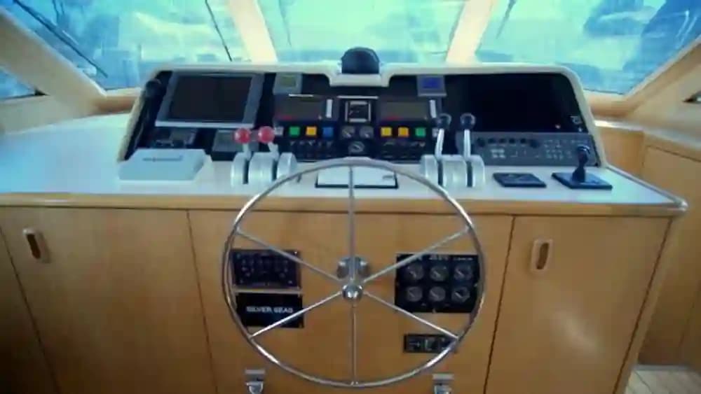 1997 Hatteras 70 Sport Deck for Sale in Lighthouse Point, Florida Motor Yacht 3