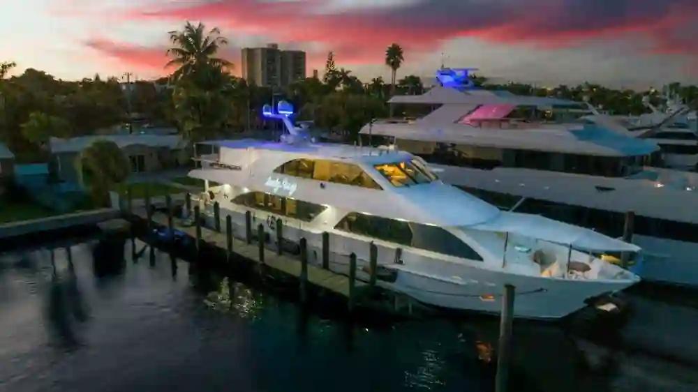 Hargrave 94 Sky Lounge For Sale