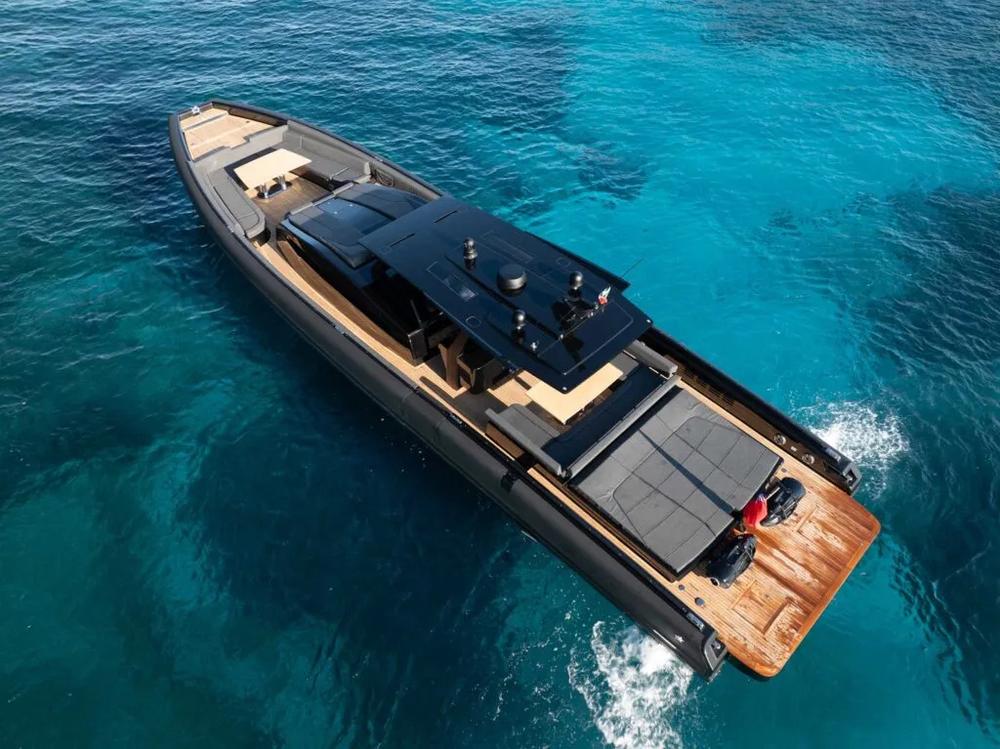 novamarine-black-shiver-200-luxury-yacht-easyboats-mallorca-thruster.jpg