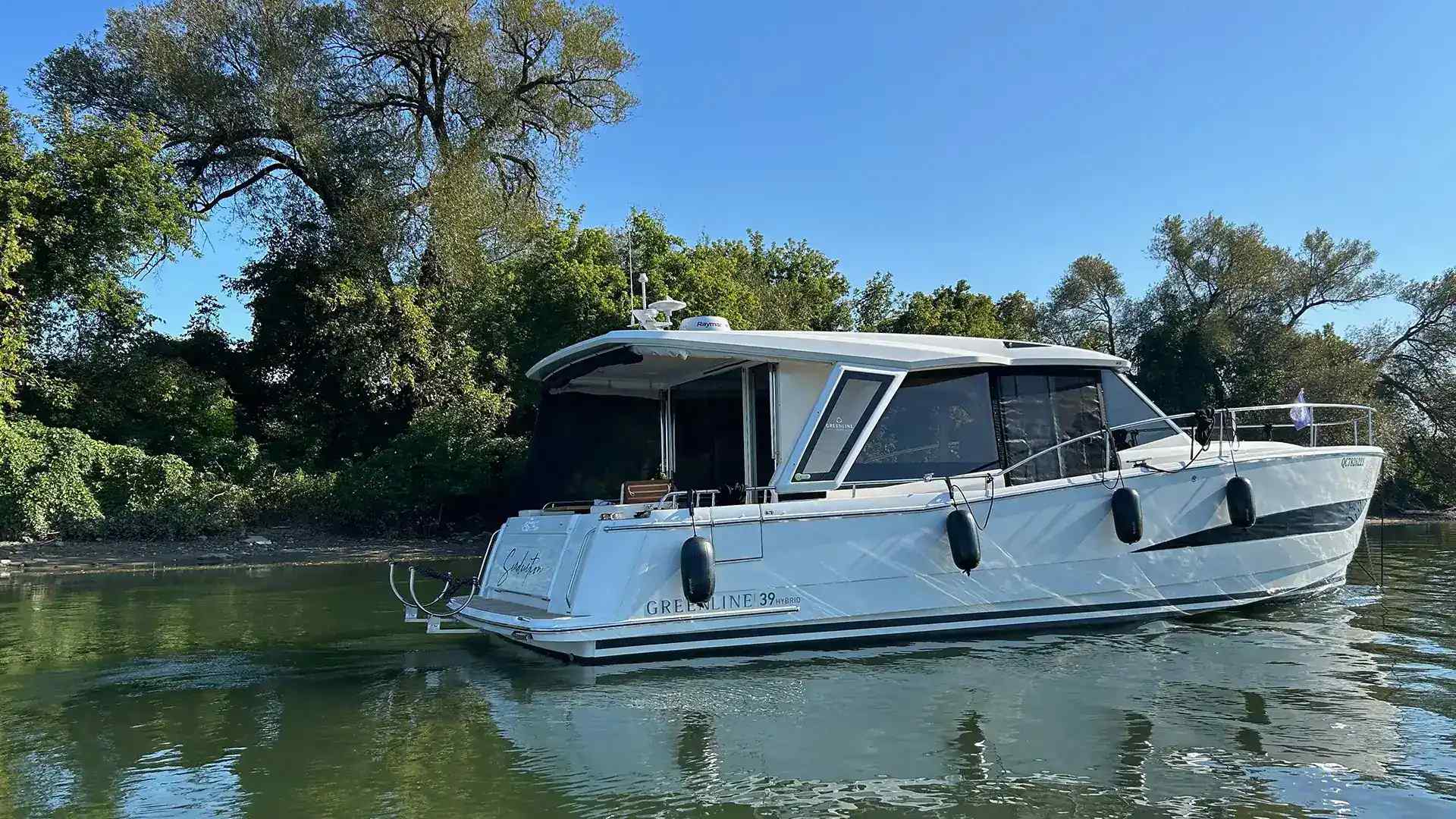 Yacht