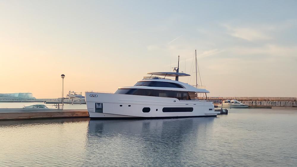 Magellano-Azimut-Yacht-For-Sale-Listing-on-YachtWay3.jpg