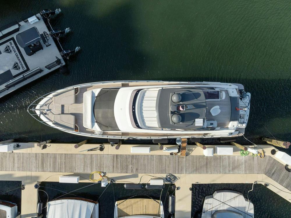 2020 Ferretti Yachts 670