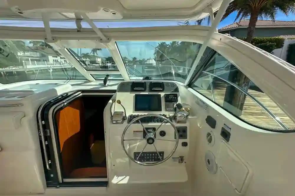 2006 Tiara Yachts 3200 Open for Sale in Deerfield Beach, Florida Express Cruiser 5