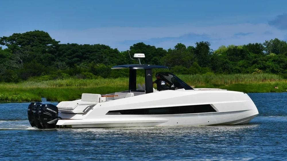 2023 Astondoa 377 Coupe Outboard