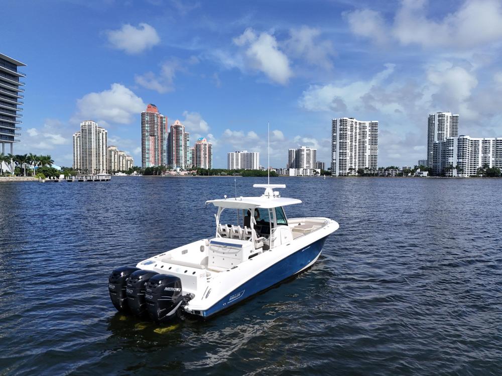 2017-boston-whaler-350-outrage-power-9507541-20240907045745288-1_XLARGE.jpg