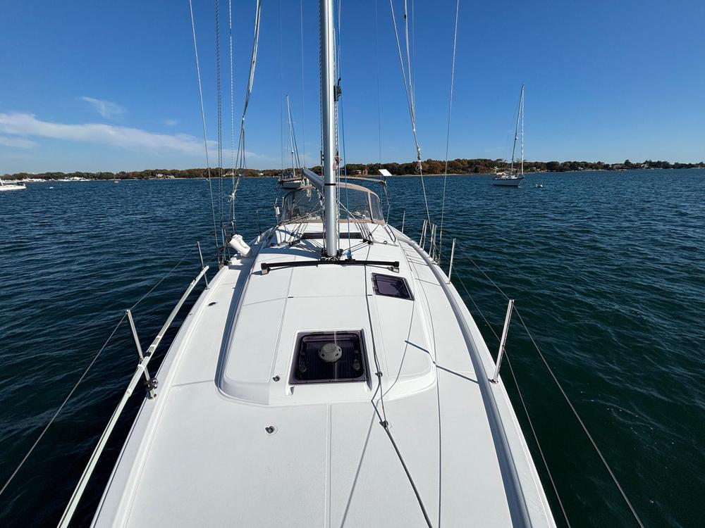 2021-jeanneau-sun-odyssey-410-sail-9589582-20241024102149477-1_XLARGE.jpg