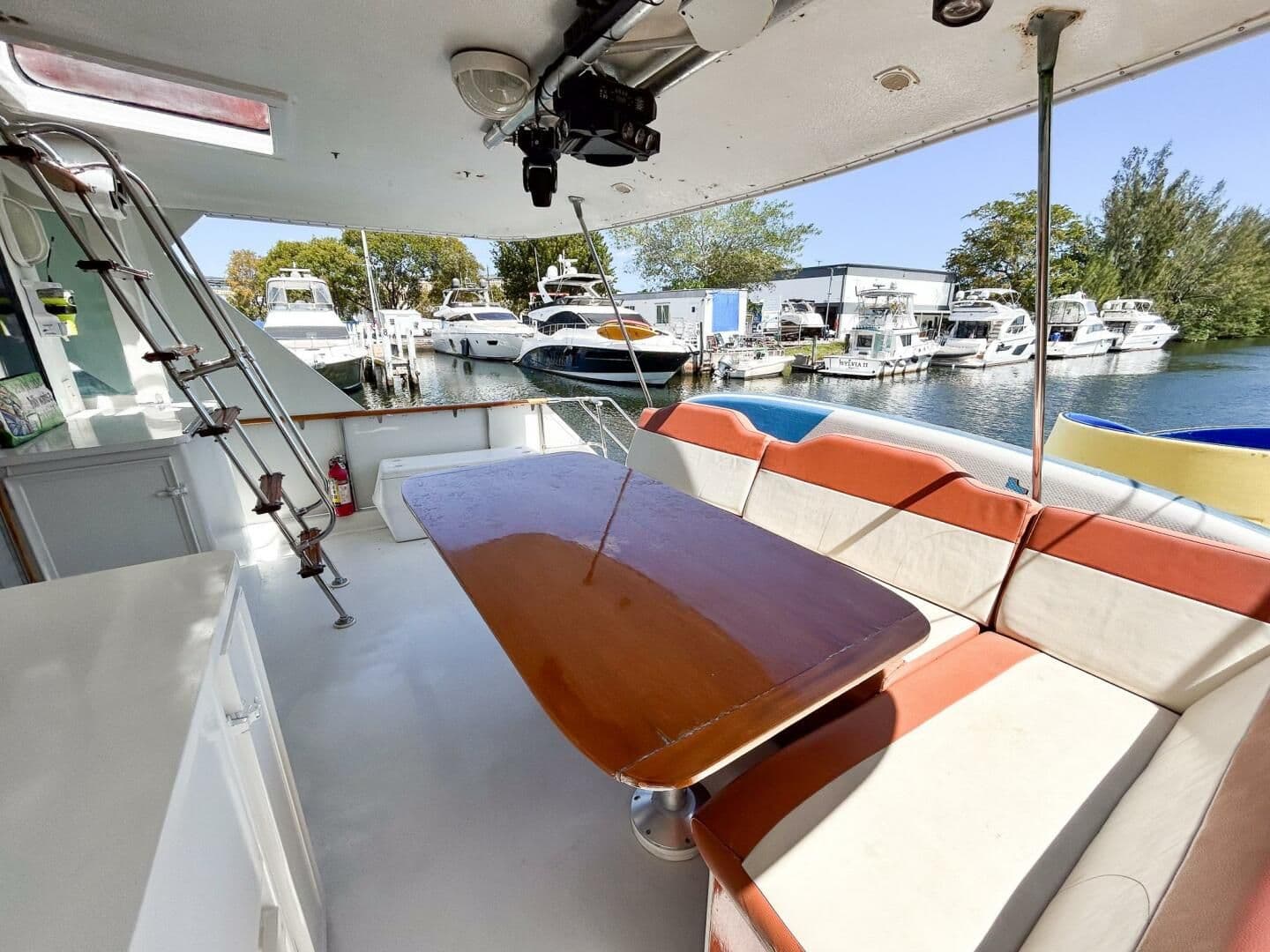 1975 Hatteras 58 Yacht Fisherman Sold in Miami, Florida Motor Yacht 5