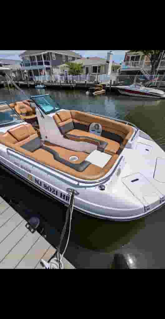 2022 Hurricane SunDeck 2486 OB