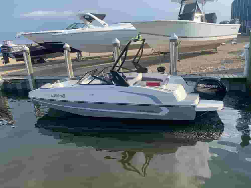 2018 Bayliner 190 Deck Boat