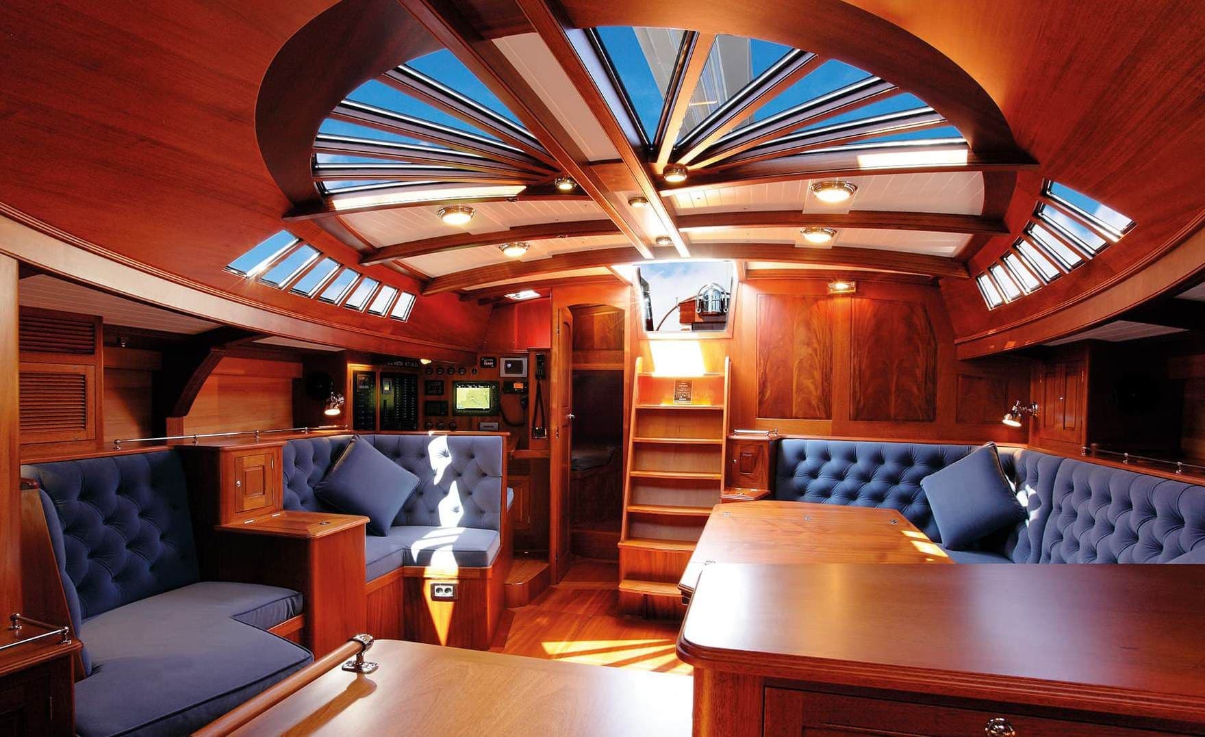 Spirit Yachts R74 op display
