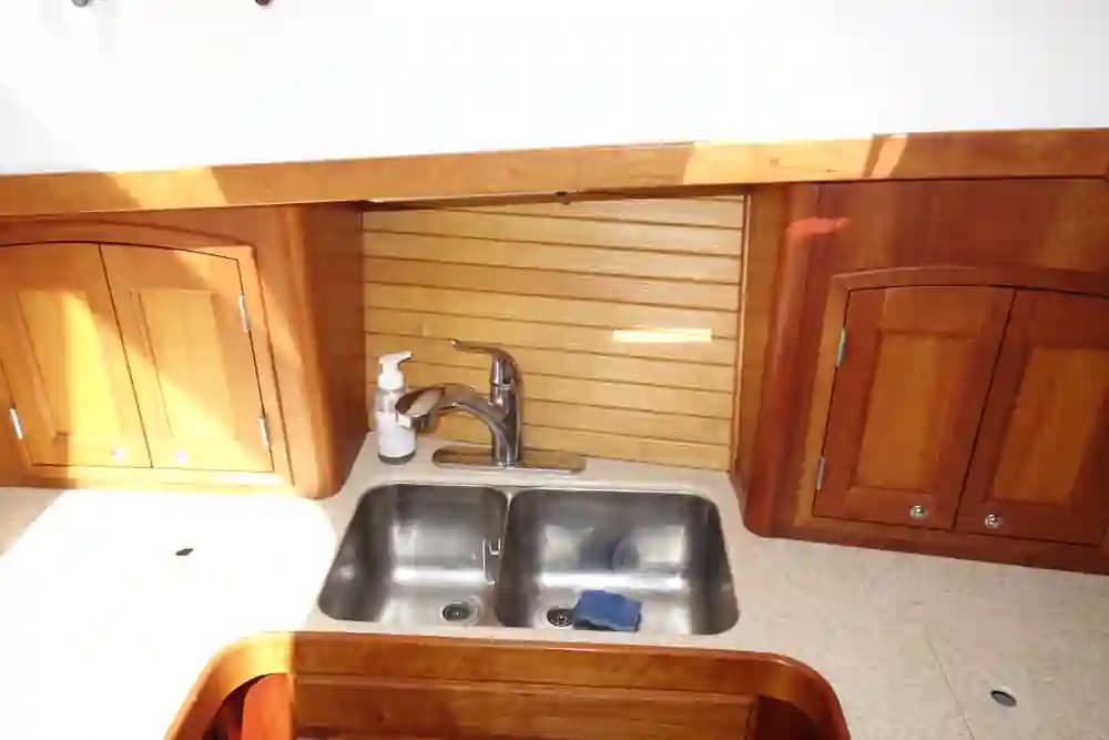 2003 Sabre Yachts Sabreline 470 Sold in Mystic, Connecticut Motor Yacht 5
