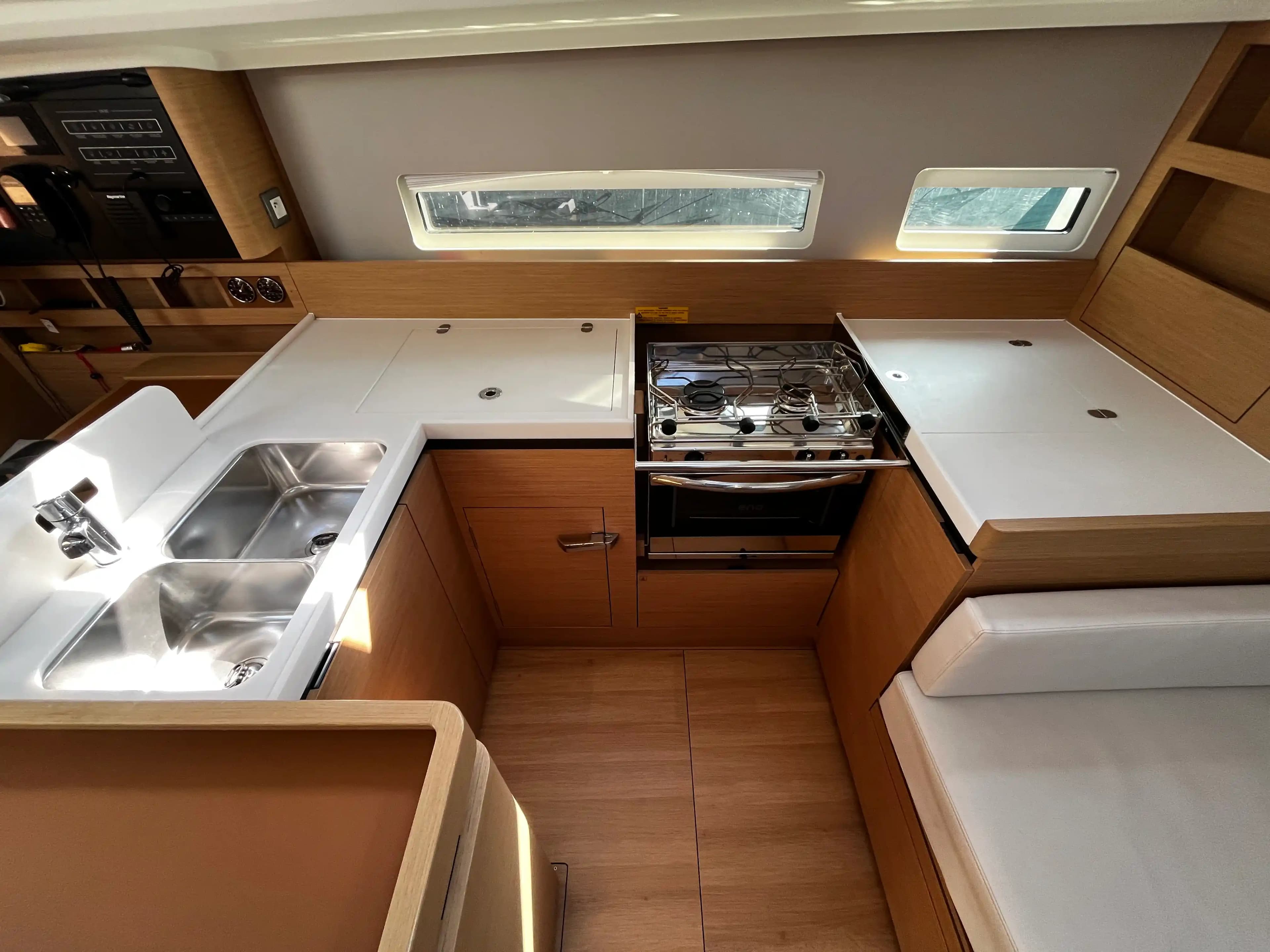 2022 Jeanneau Sun Odyssey 410 zum Verkauf in Barcelona, ES Monohull 5