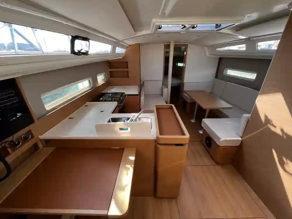 2022 Jeanneau Sun Odyssey 410 zum Verkauf in Barcelona, ES Monohull 2