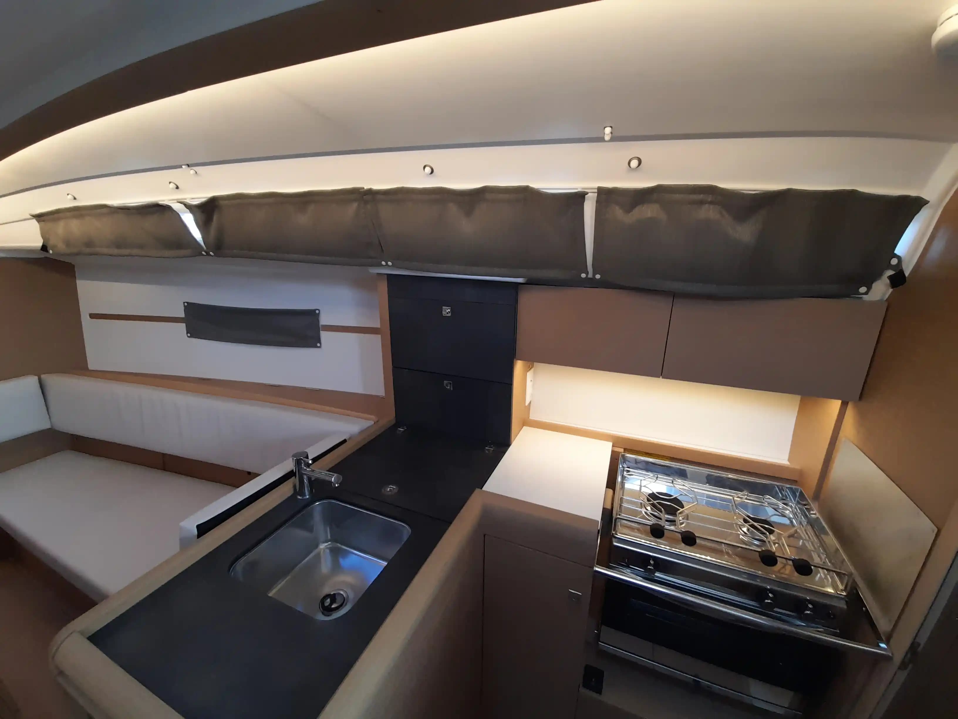 2023 Jeanneau Sun Odyssey 349 Sold in Barcelona, ES Racer/Performance 4